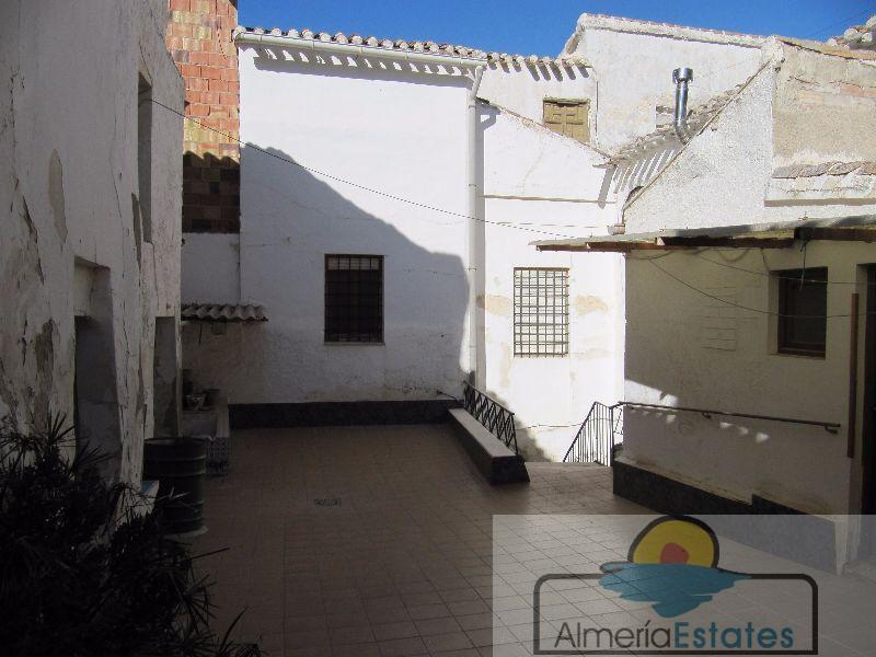 For sale of house in Vélez-Rubio