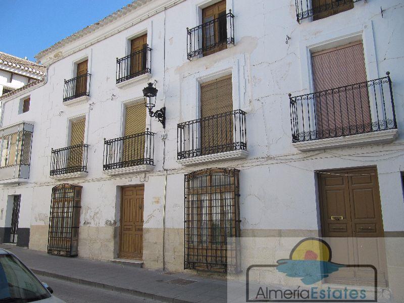 For sale of house in Vélez-Rubio
