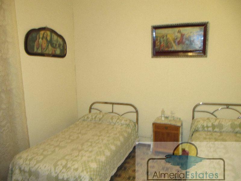For sale of house in Vélez-Rubio