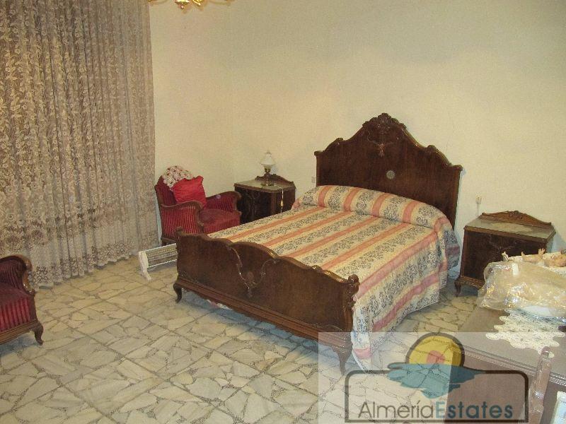 For sale of house in Vélez-Rubio