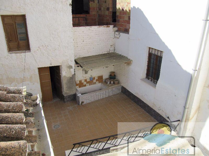 For sale of house in Vélez-Rubio