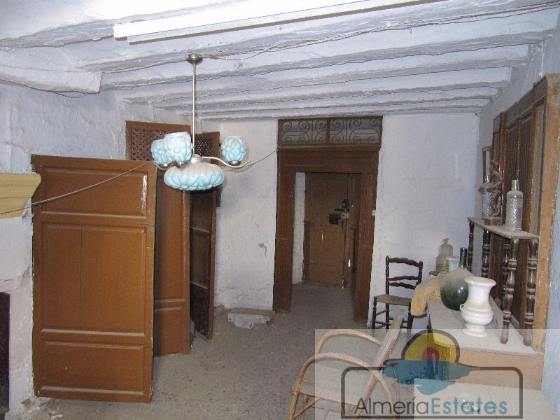 For sale of house in Vélez-Rubio