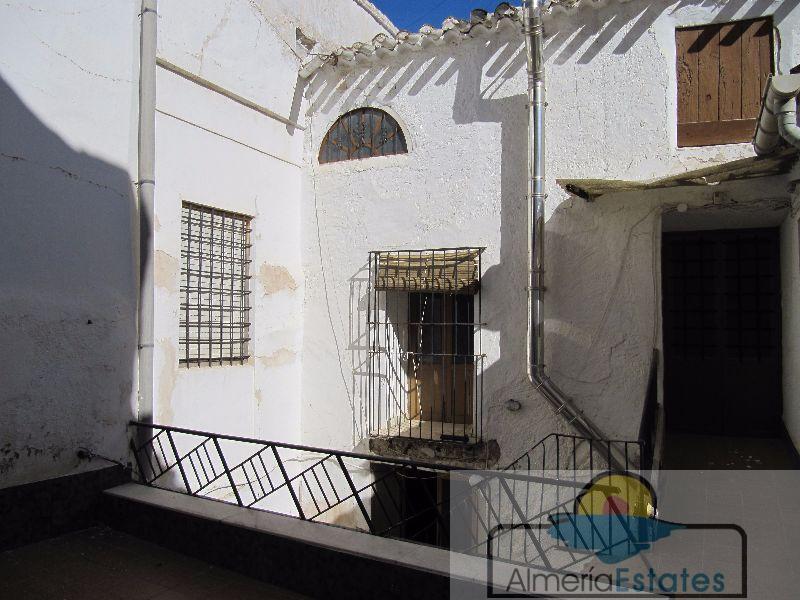 For sale of house in Vélez-Rubio