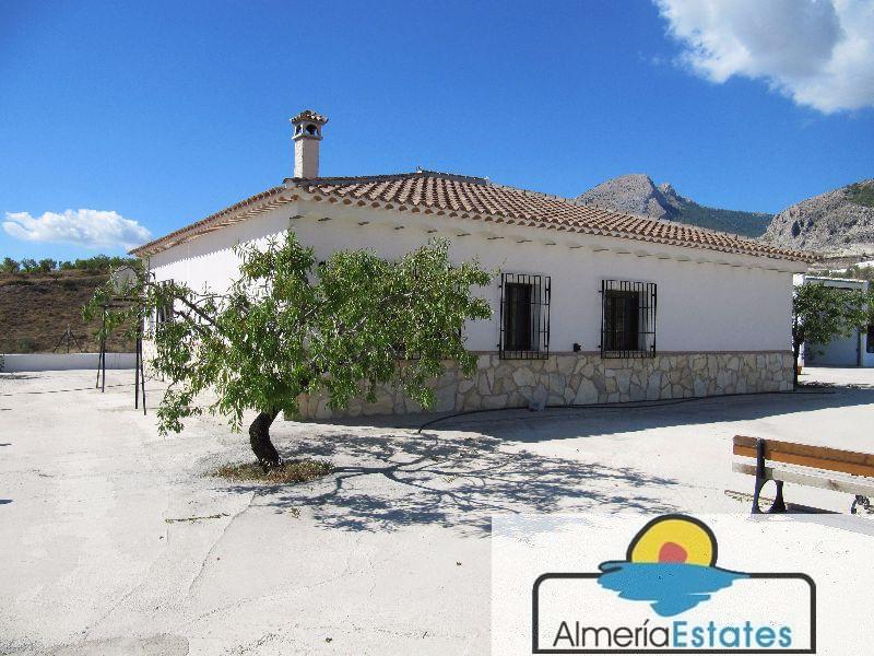 For sale of villa in Vélez-Blanco