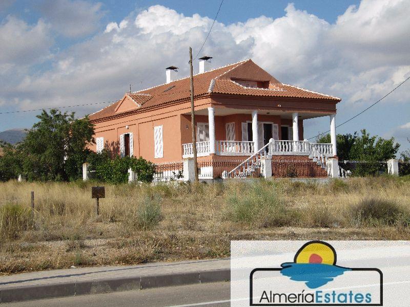 For sale of house in Chirivel