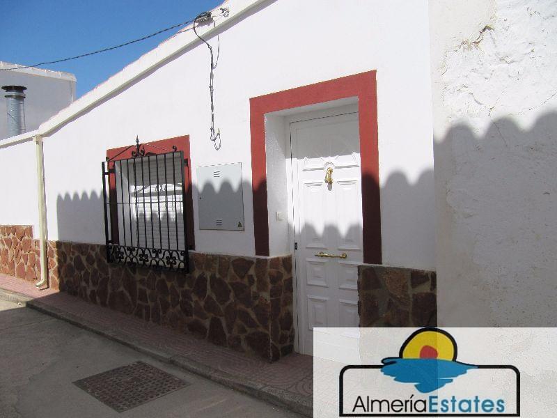 For sale of flat in Vélez-Blanco
