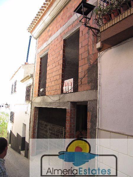 For sale of house in Vélez-Rubio
