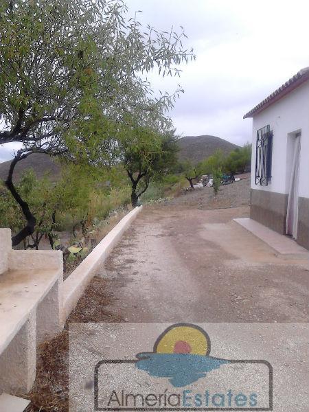 For sale of villa in Vélez-Rubio