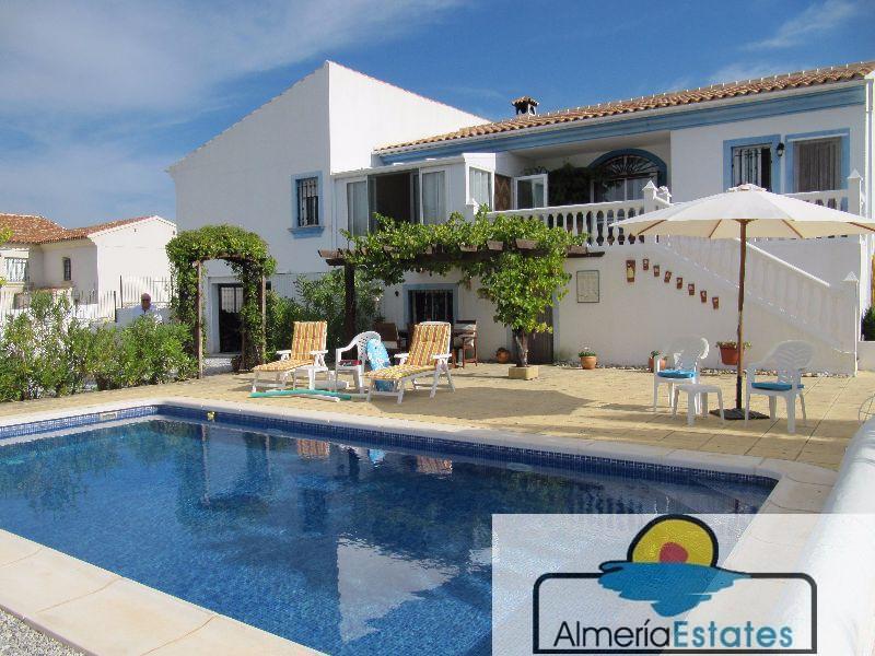 For sale of villa in Chirivel