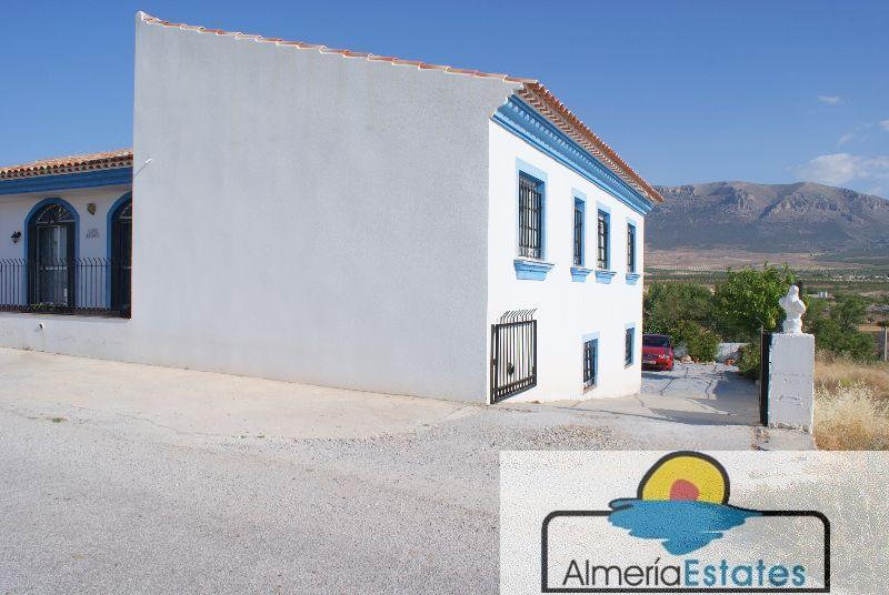 For sale of villa in Chirivel
