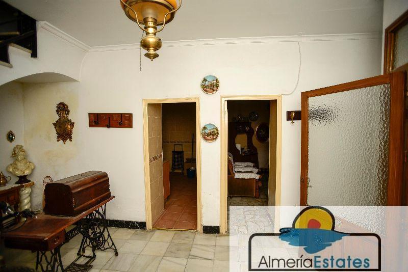 For sale of house in Vélez-Rubio