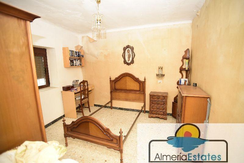 For sale of house in Vélez-Rubio