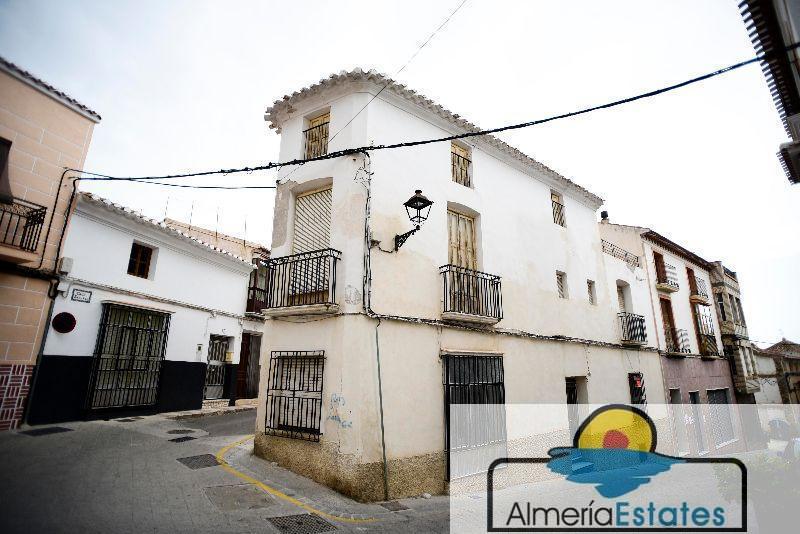 For sale of house in Vélez-Rubio