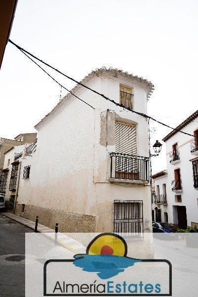 For sale of house in Vélez-Rubio
