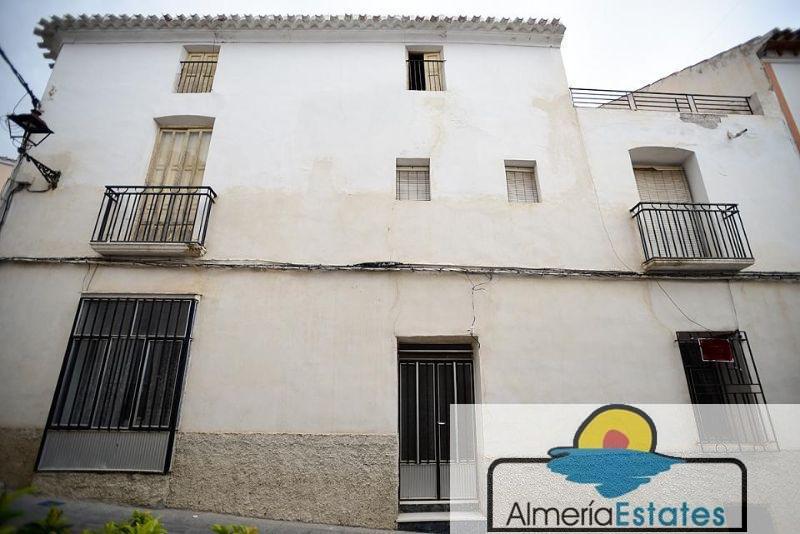 For sale of house in Vélez-Rubio