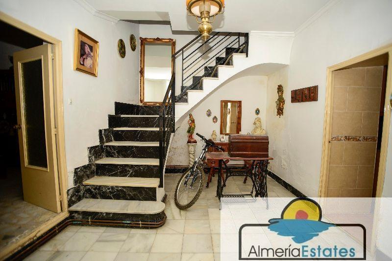 For sale of house in Vélez-Rubio