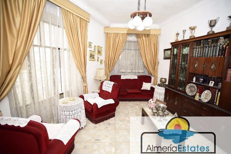 For sale of house in Vélez-Rubio