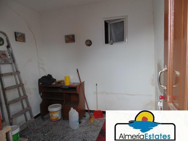 For sale of house in Lubrín