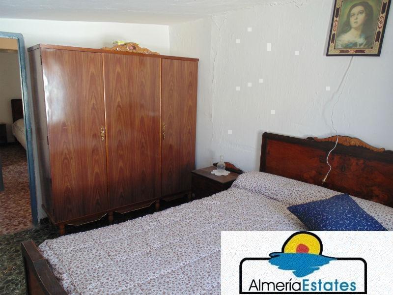For sale of house in Lubrín