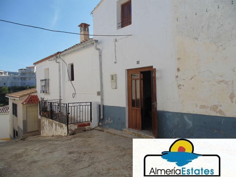 For sale of house in Lubrín