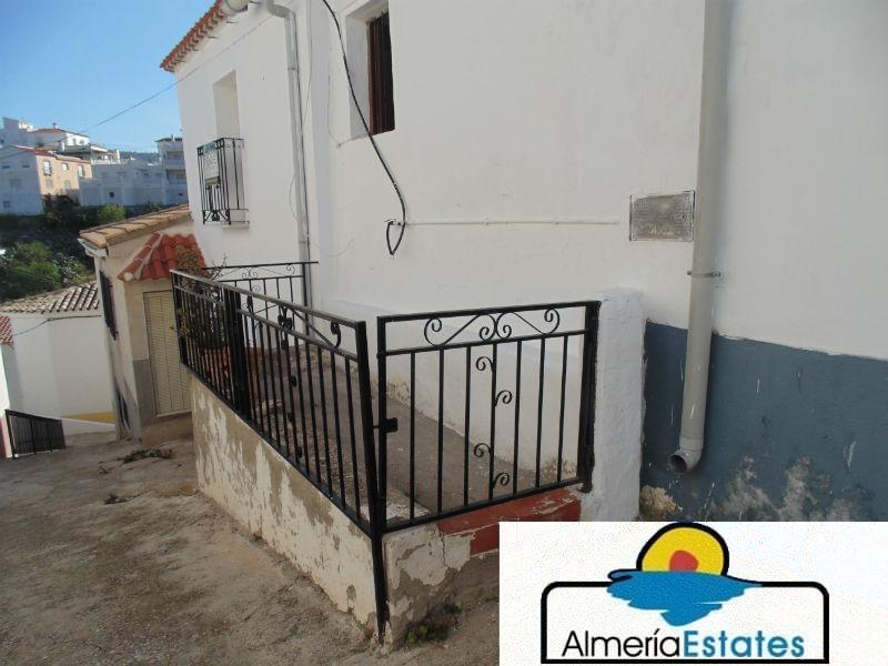 For sale of house in Lubrín
