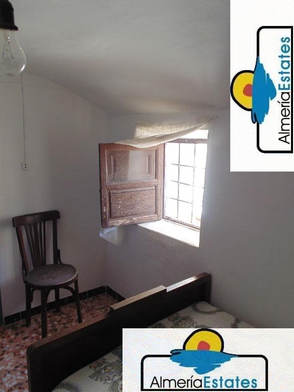 For sale of house in Lubrín
