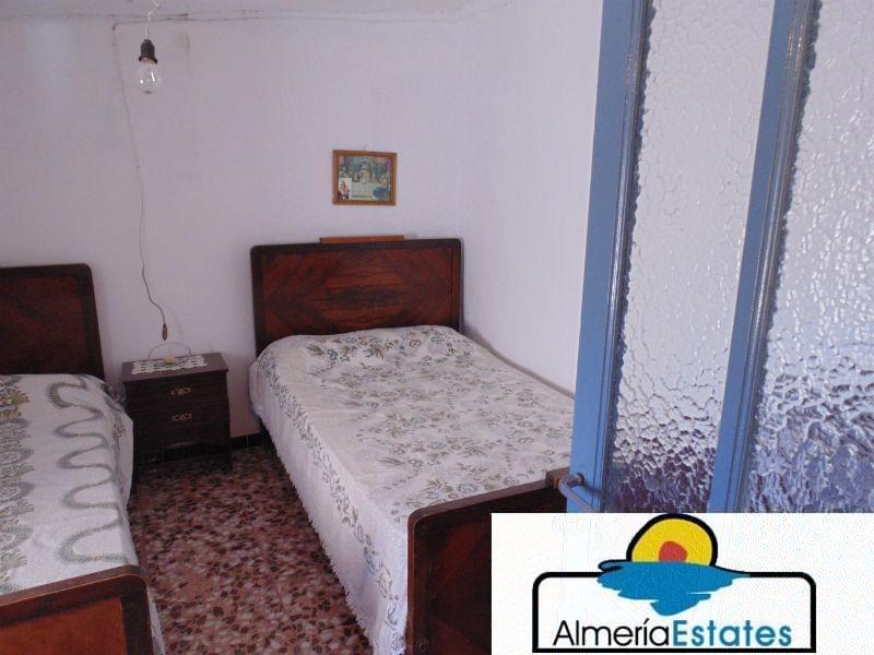 For sale of house in Lubrín