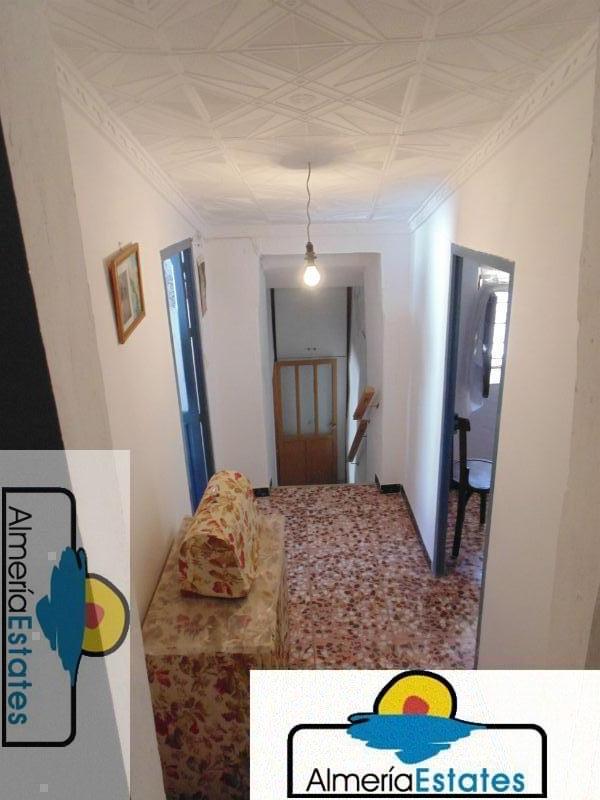 For sale of house in Lubrín