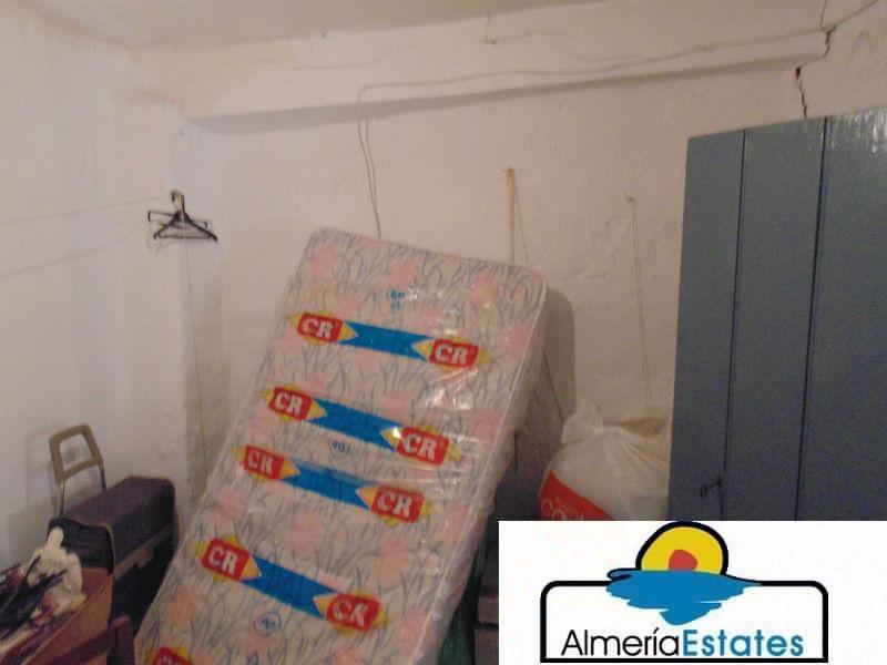 For sale of house in Lubrín