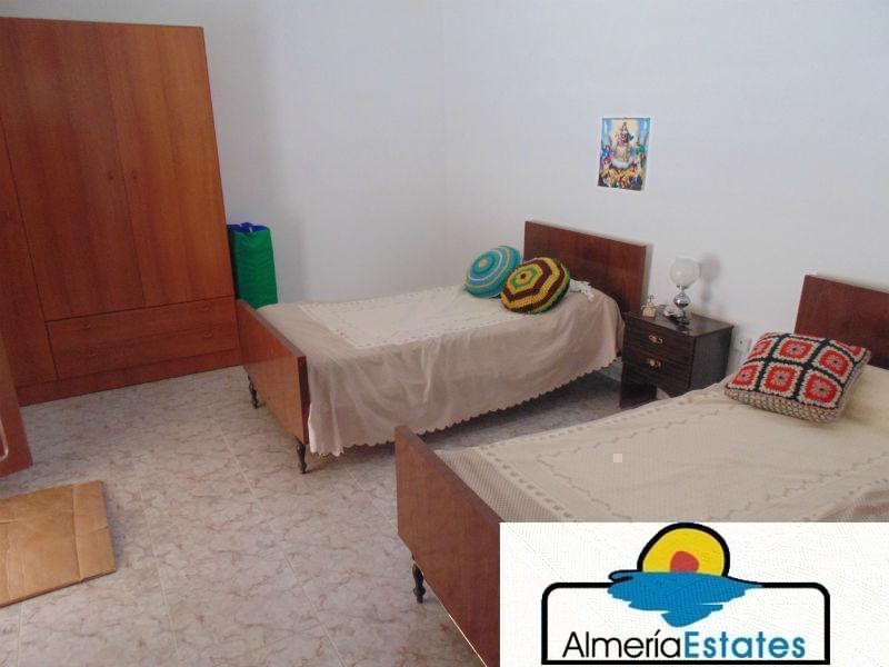 For sale of house in Lubrín