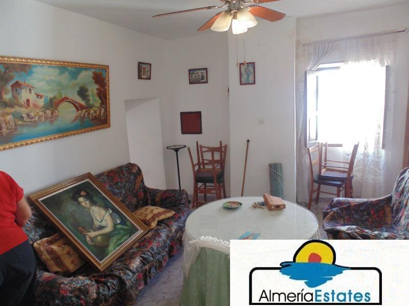 For sale of house in Lubrín