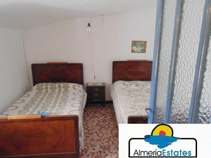 For sale of house in Lubrín