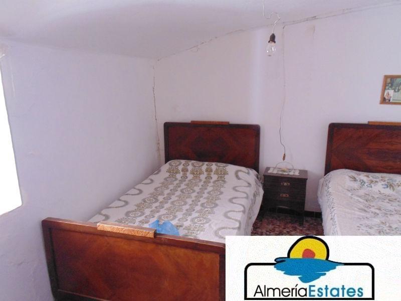 For sale of house in Lubrín