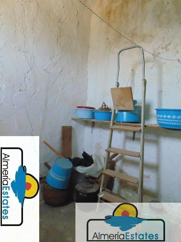For sale of house in Lubrín