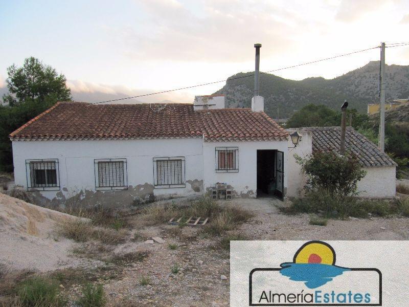 For sale of house in Vélez-Rubio