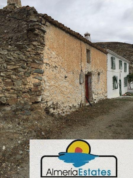 For sale of house in Vélez-Rubio