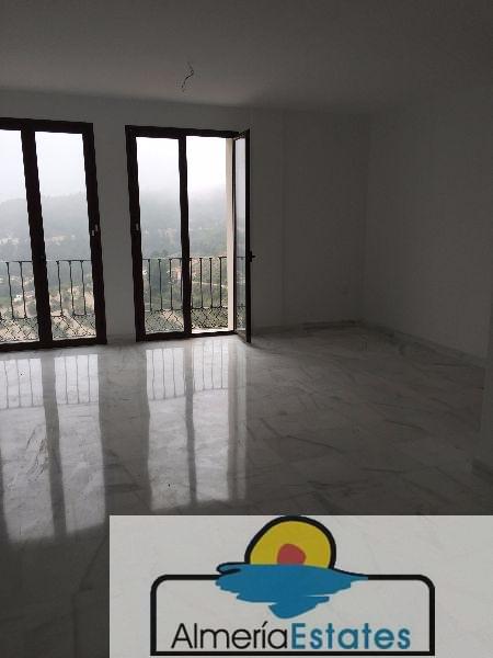 For sale of flat in Vélez-Blanco