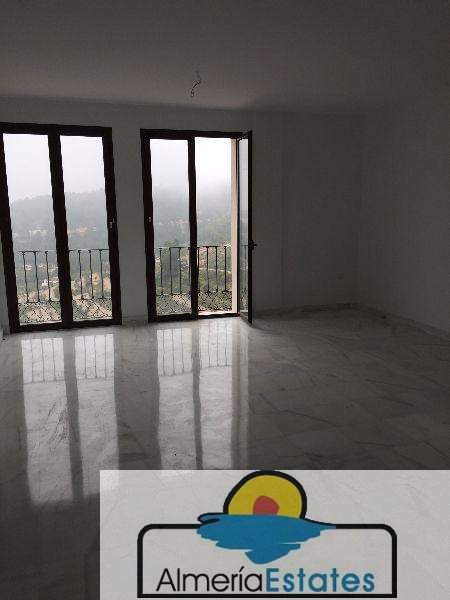 For sale of flat in Vélez-Blanco