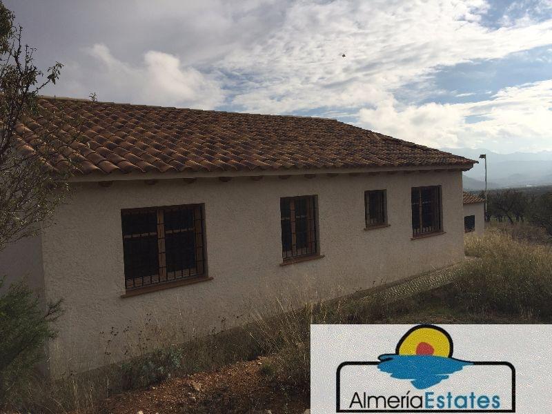 For sale of house in Vélez-Rubio