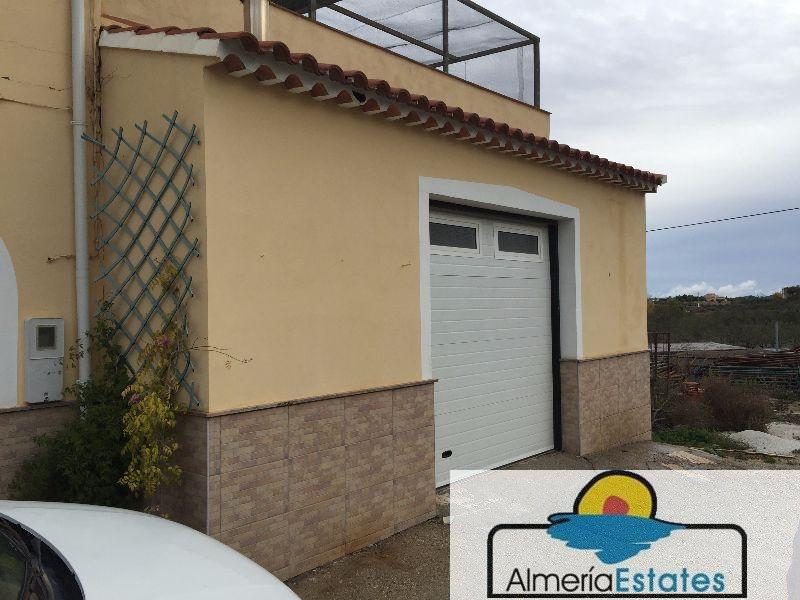 For sale of house in Vélez-Rubio
