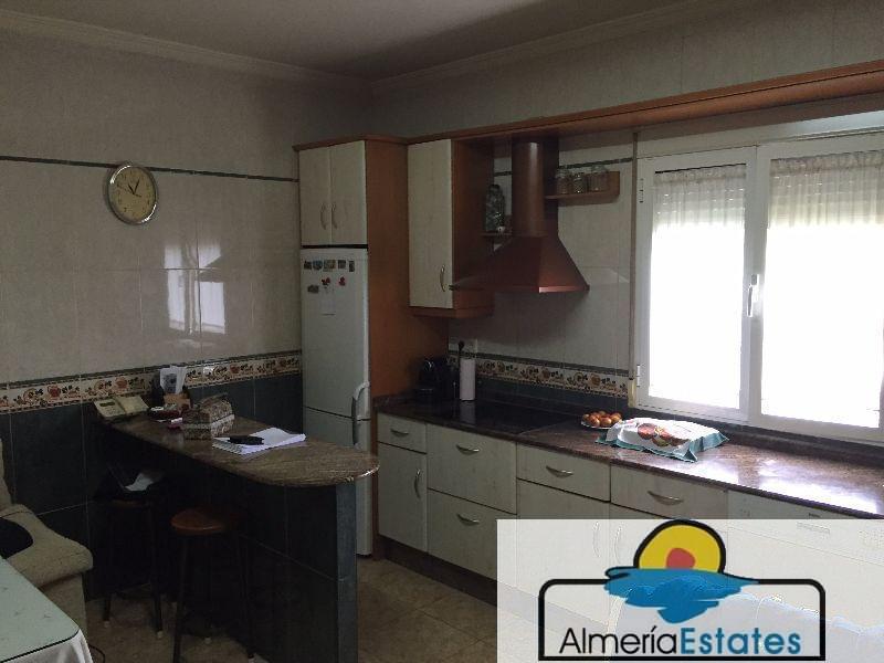 For sale of house in Vélez-Rubio