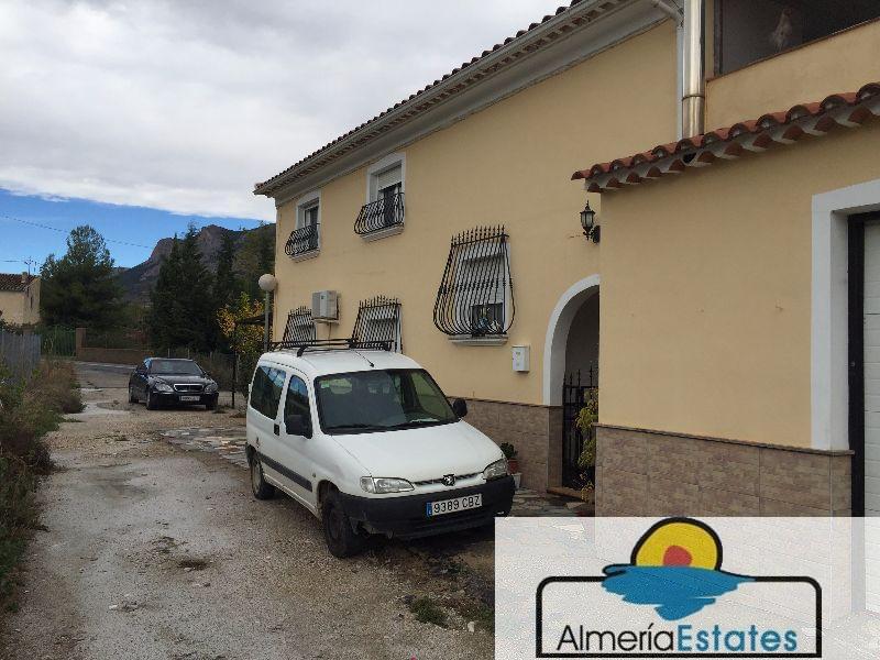 For sale of house in Vélez-Rubio