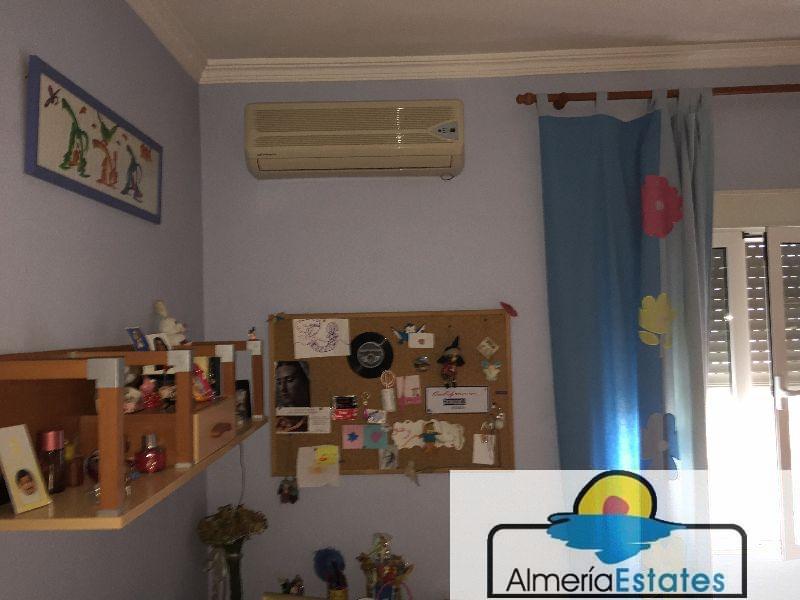 For sale of house in Vélez-Rubio