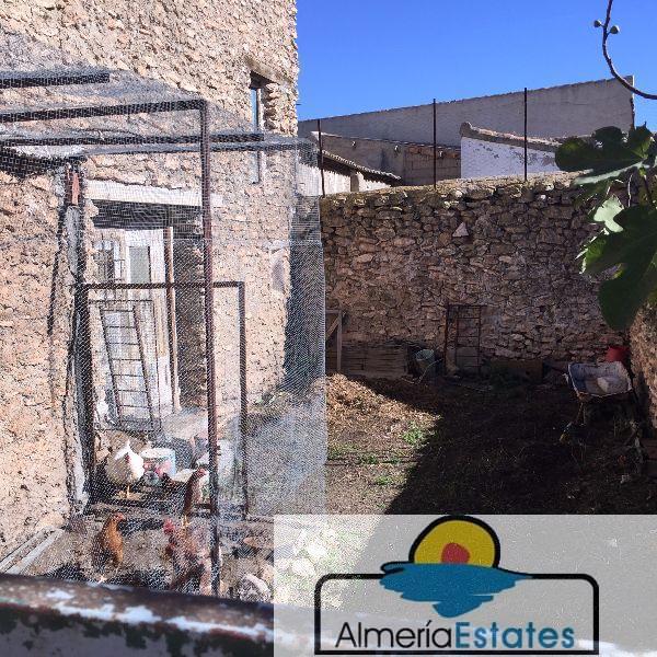 For sale of house in Chirivel