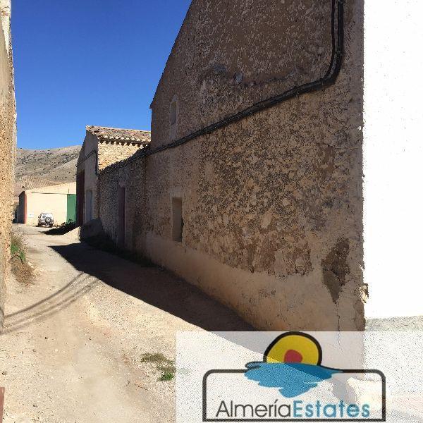 For sale of house in Chirivel