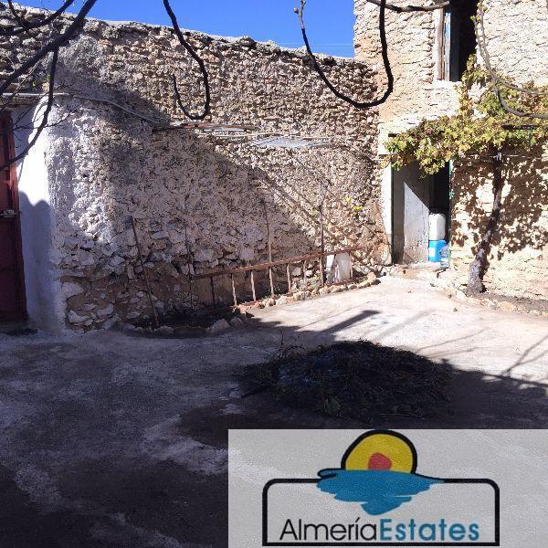 For sale of house in Chirivel