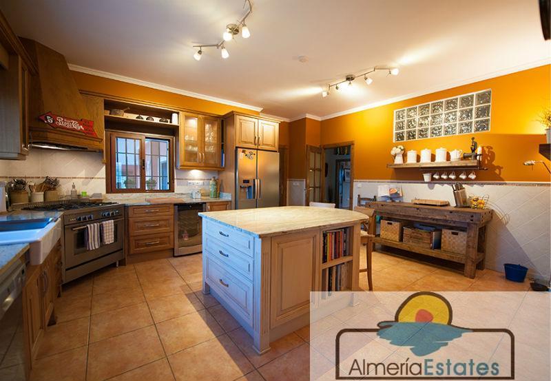 For sale of house in Vélez-Blanco