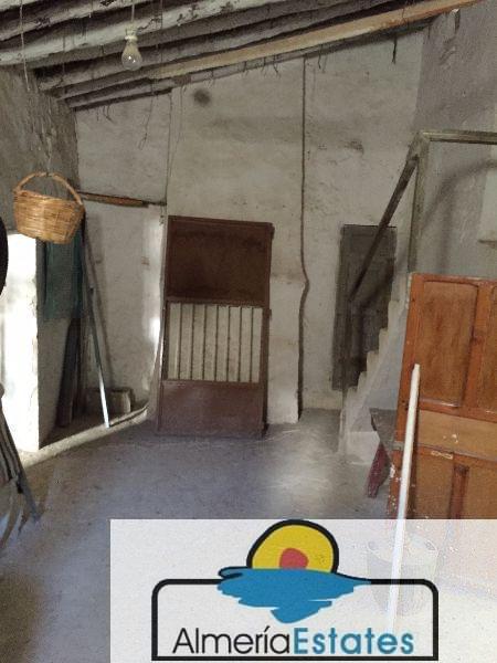 For sale of house in Vélez-Rubio