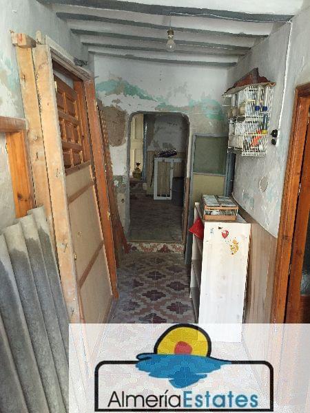 For sale of house in Vélez-Rubio