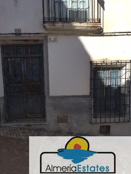 For sale of house in Vélez-Rubio
